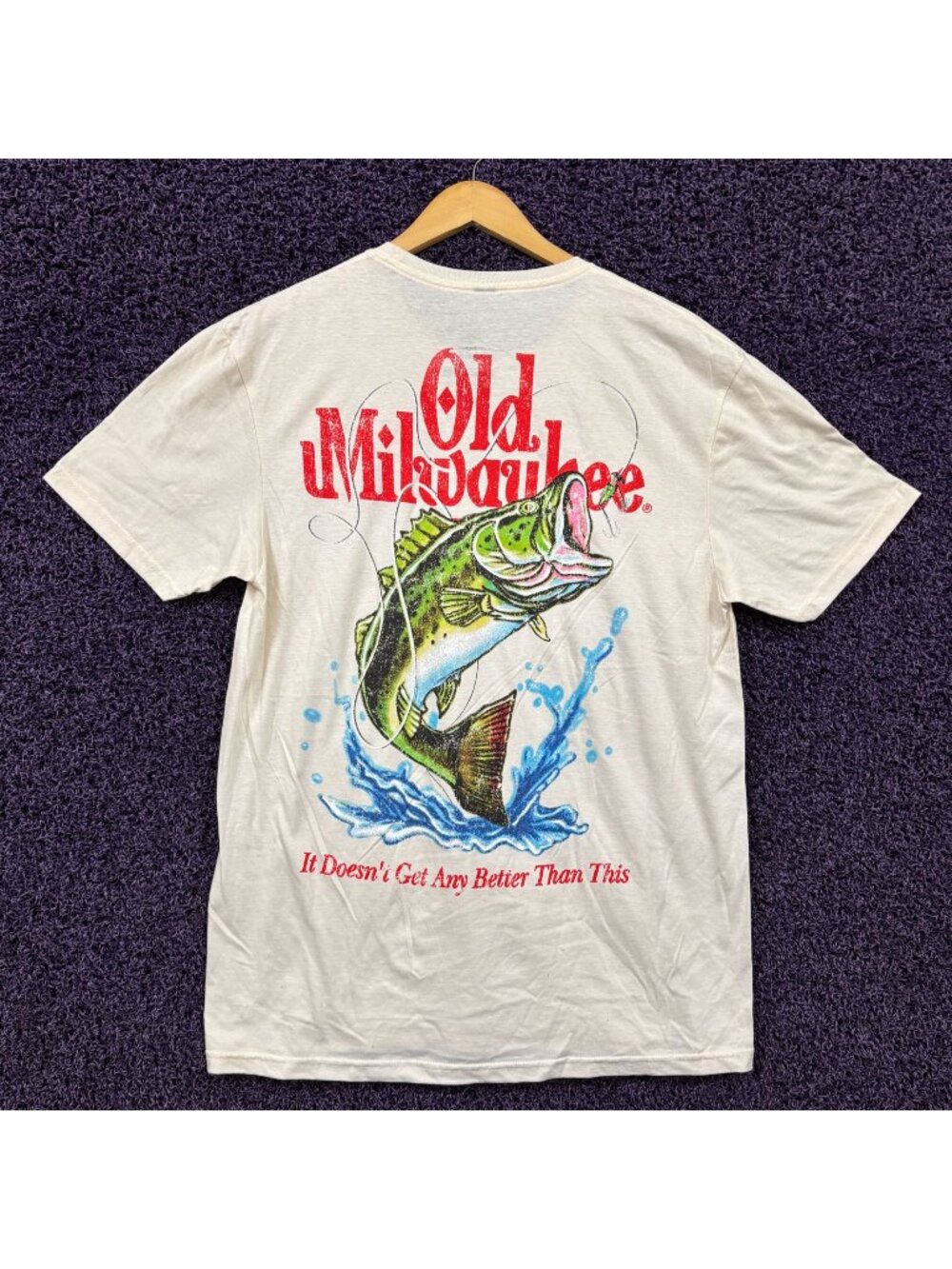 Old Milwaukee It Doesn't Get Any Better Than This Fishing T-Shirt Size Large